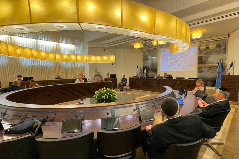 יהיו הפתעות? חברי המועצה יצהירו במי יתמכו בבחירות
