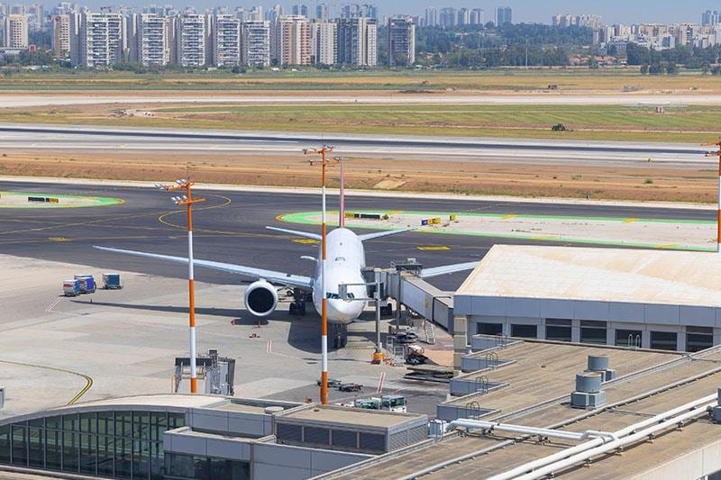 הוסגר לישראל תושב הצפון המואשם בעבירות מין בבנותיו