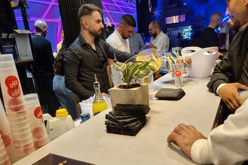 מסיבות, אלכוהול ואווירה: חיי הלילה הסודיים של החברה הערבית בחיפה