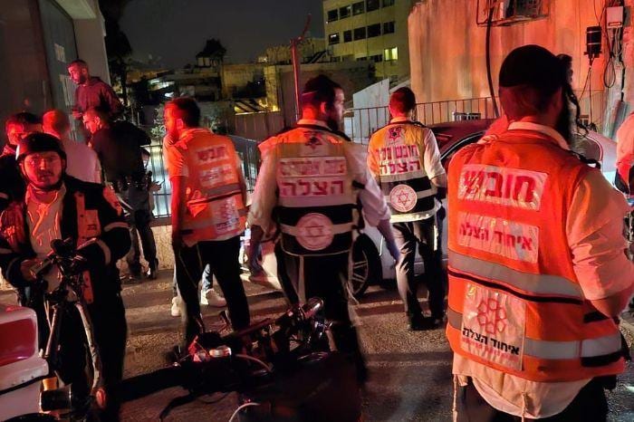 הלילה: 9 נפצעו בתאונה בין רכב מסחרי לאוטובוס בחיפה