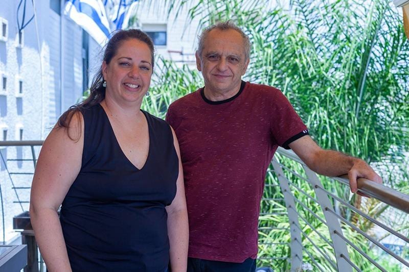 האם אפשר להתאהב בשלוש נשים בו זמנית?