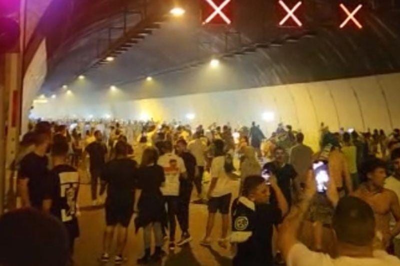 החגיגות יצאו משליטה: מאות אוהדים חסמו את מנהרות הכרמל