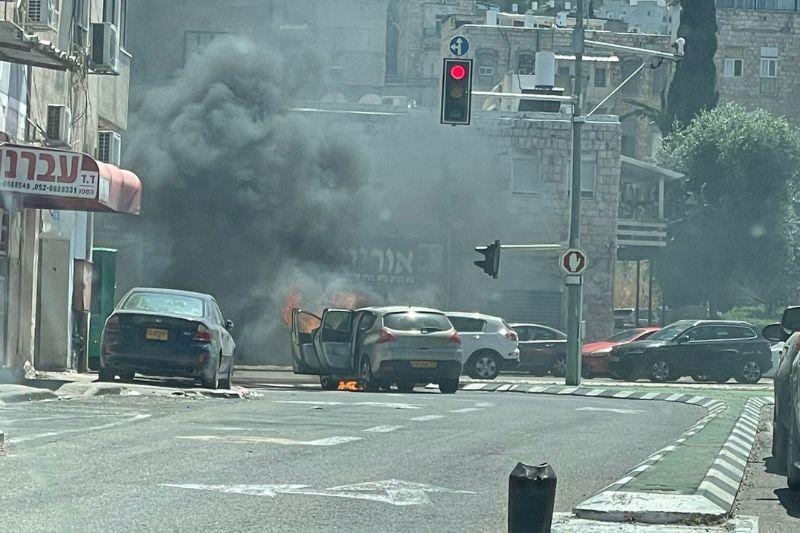 רכב עלה באש סמוך לתחנת המשטרה בחיפה