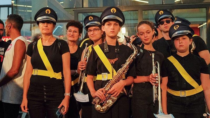 במהלך הנאום בחורב: האמן "נעצר" והורד מהבמה