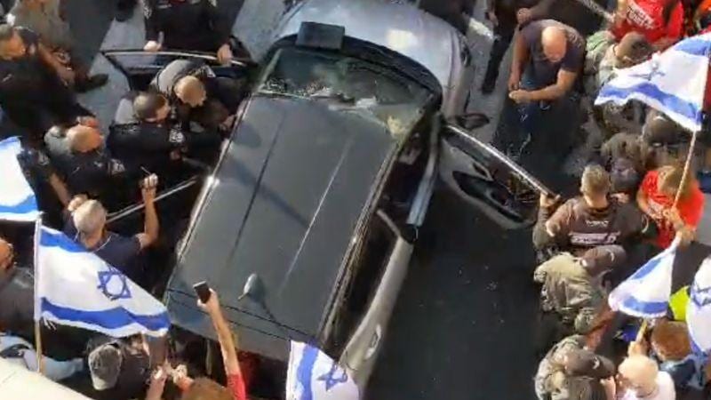 כמו סרט: כך נראה מעצר המפגין מול בית המשפט בחיפה