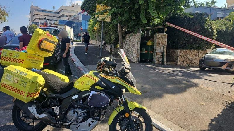 הולך רגל בן 80 נפצע בינוני מפגיעת רכב סמוך למרכז חורב