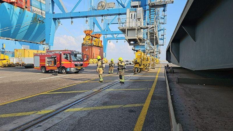 חומר מסוכן דלף מאחת המכולות על אונייה שעגנה בנמל חיפה