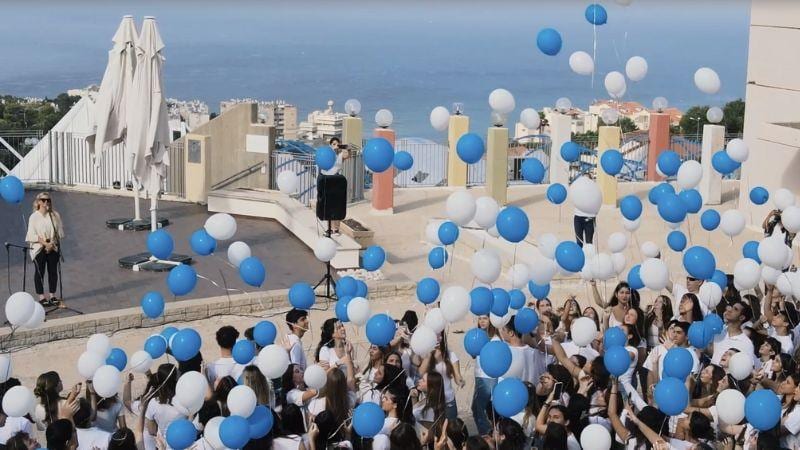 תלמידי ליאו בק הפריחו 239 בלונים למען החטופים
