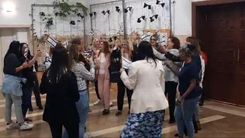 צפו: קבלת הפנים שארגנו עובדי עיריית חיפה לתושבי קיבוץ בארי
