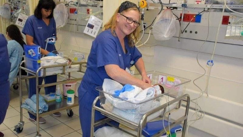 אחות פגייה בכרמל הצילה תינוקות במלחמה וזכתה באות הוקרה מיוחד