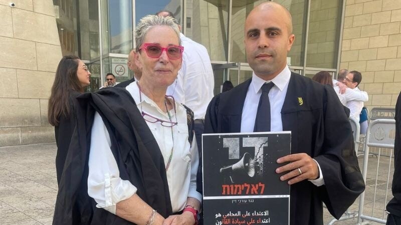 מחאת עורכי הדין בחיפה אחרי תקיפת עו"ד סלאח נעמה: "דמנו אינו הפקר"