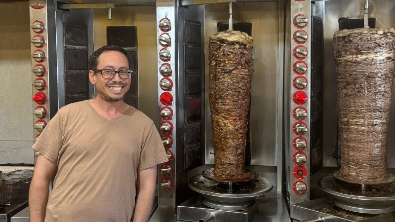 "מה לשים?": שווארמייה חיפאית מככבת בספר ילדים חדש