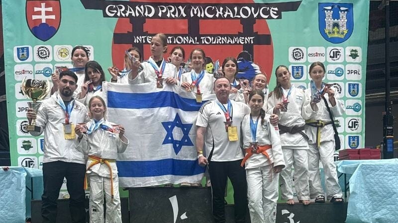 איפון ענק לקבוצת יוניפייט חיפה בגרנד פרי בסלובקיה