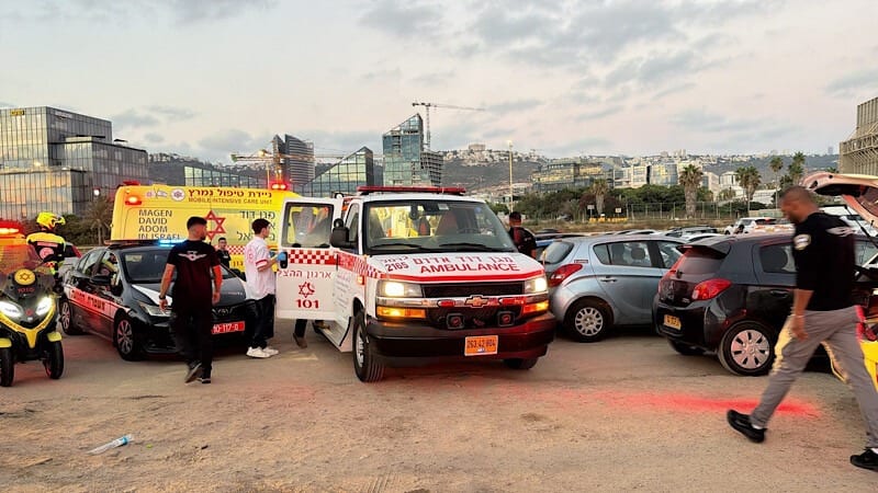 שלושה גברים בשנות ה-30 הועברו לרמב״ם עם פצעי דקירה. הרקע לאירוע פלילי